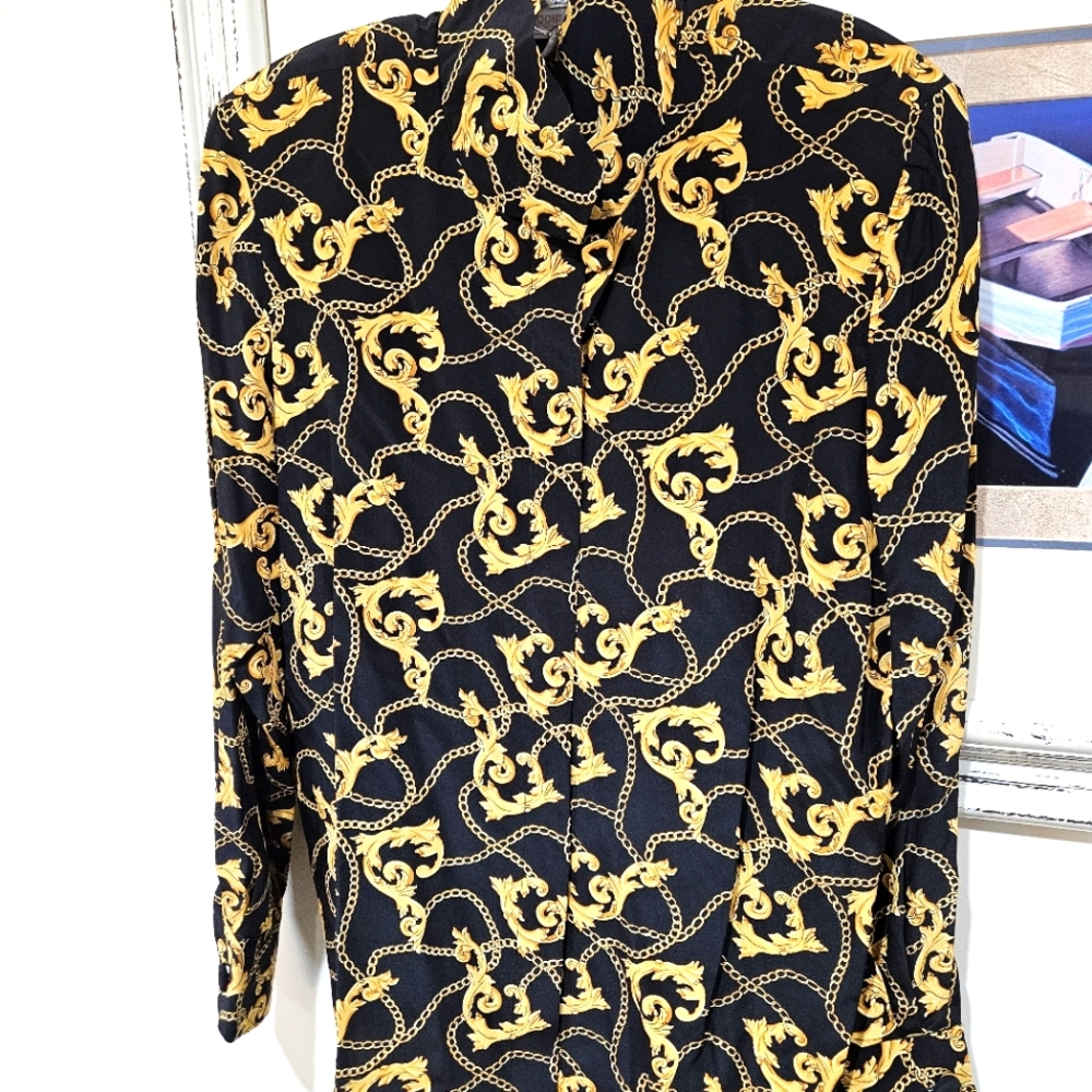 Barrie Pace LTd. gold chain and floral silk long-sleeve button-up shirt